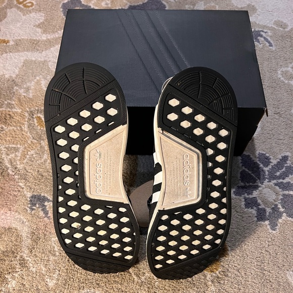 Adidas NMD R1.V2 - Picture 5 of 5